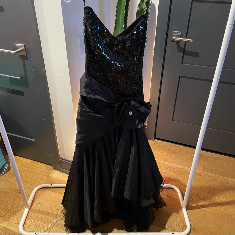 Beautiful vintage sequin black Lillie Rubin dress prom